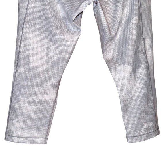 ATHLETA Ultimate Stash Pocket Printed Capri White Gray Grey Size 1X - Picture 10 of 16